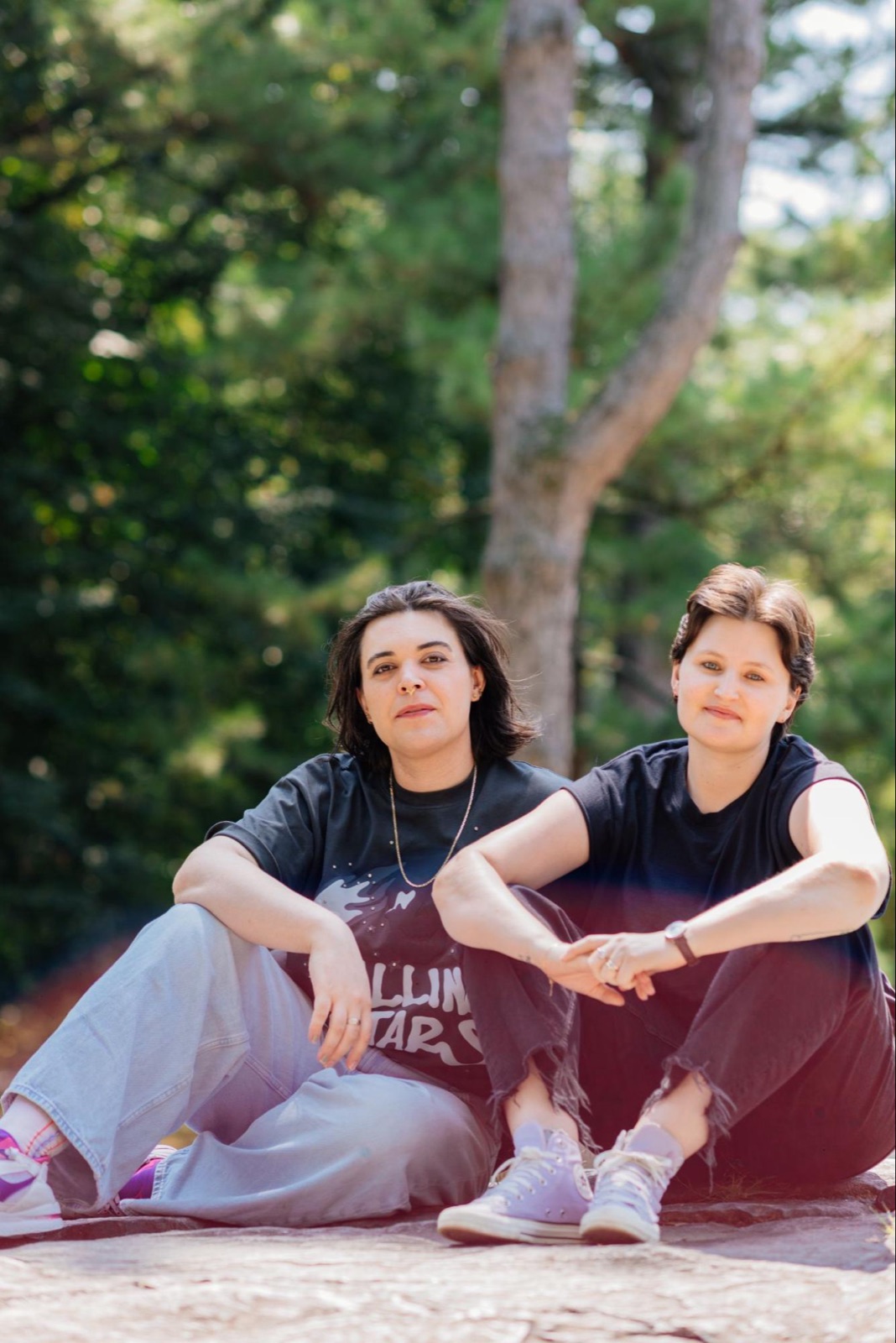 Emma Rosa Went ’08 and playwright Else Went sitting together outdoors among trees